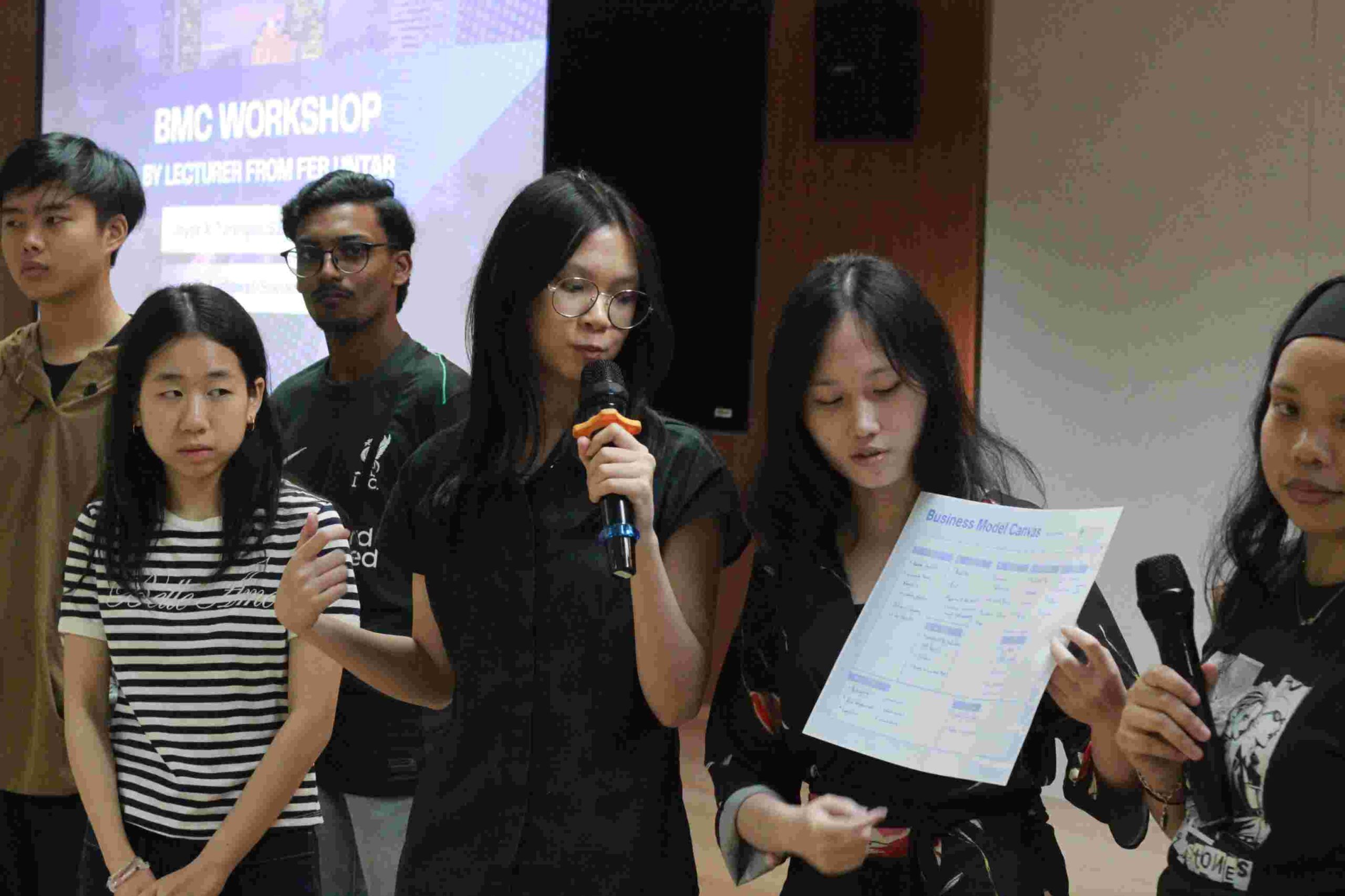 Mahasiswa NYP Singapura Menjelaskan Model Bisnis